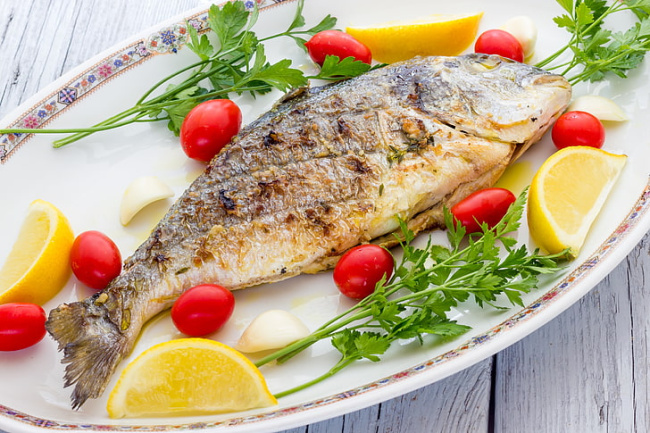 top evidence-based health benefits of eating fish