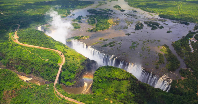 top facts about the largest waterfall - victoria falls