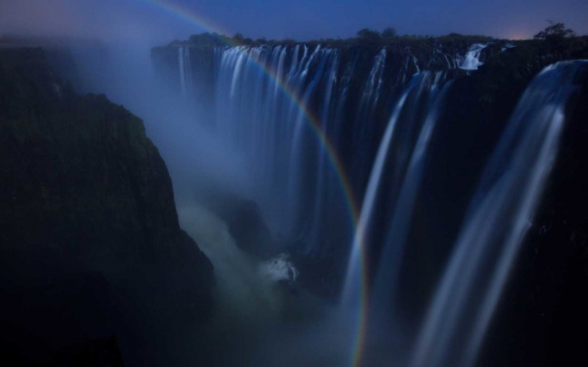 top facts about the largest waterfall - victoria falls