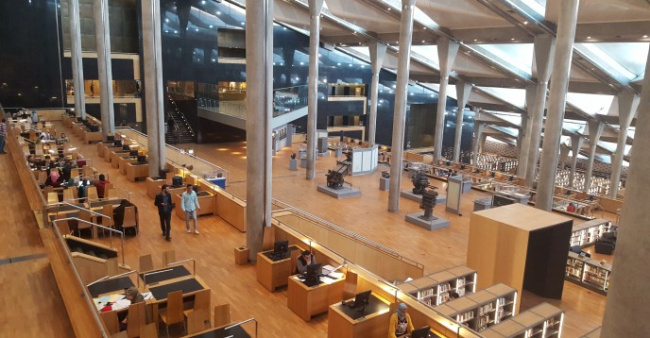 top largest libraries in the world for book readers